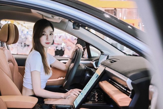 上海KTV上班女孩一年买车用勤奋托起自己的梦想