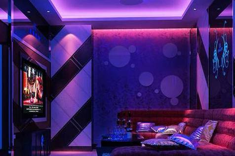 鸡西夜场诚聘女服务员，高薪日结且提供住宿，速来应聘