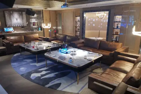 海口KTV招聘优雅女服务员精彩人生源于努力拼搏