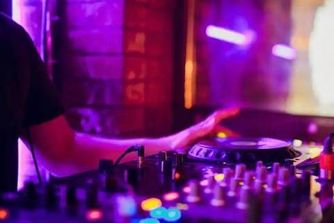 黄冈KTV招聘礼仪兼职机票能报销住宿免费零花费